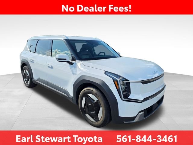 Used 2025 Kia EV9 Wind with VIN 5XYAFFS52SG003638 for sale in Lake Park, FL