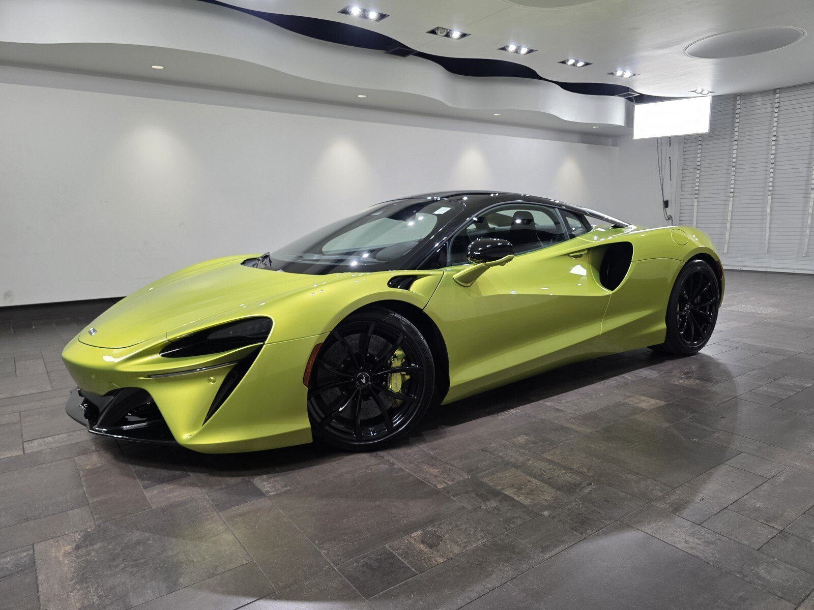 2023 McLaren Artura