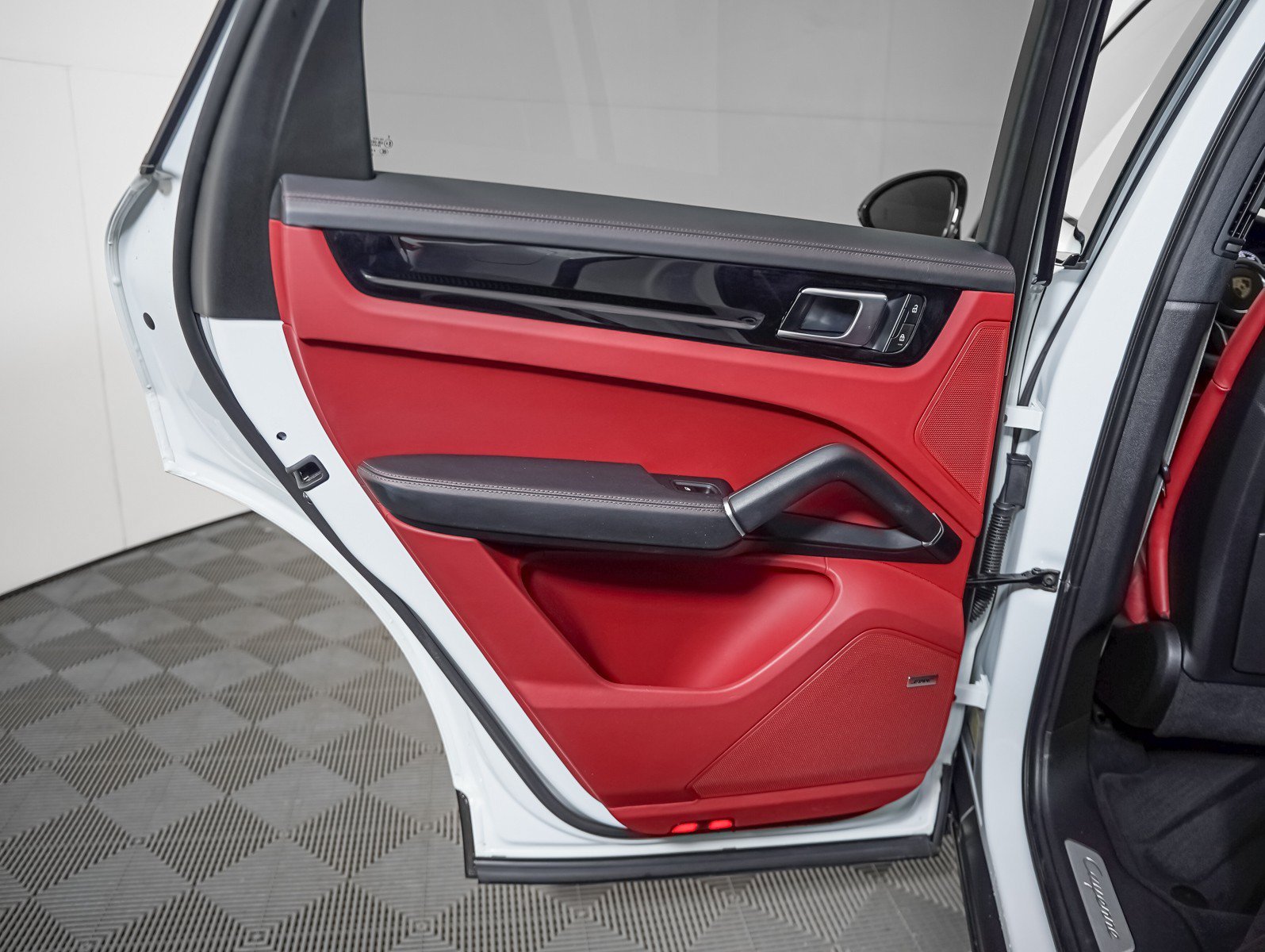 Certified Used 2023 CARRARA WHITE Porsche E-Hybrid Coupe image 28