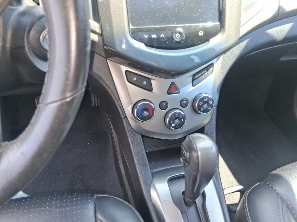 Used 2014 White Chevrolet LTZ image 14