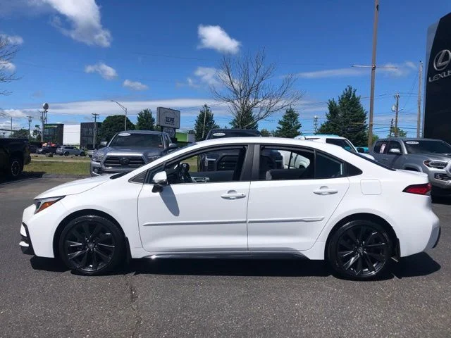 Used 2024 Ice Toyota SE image 6