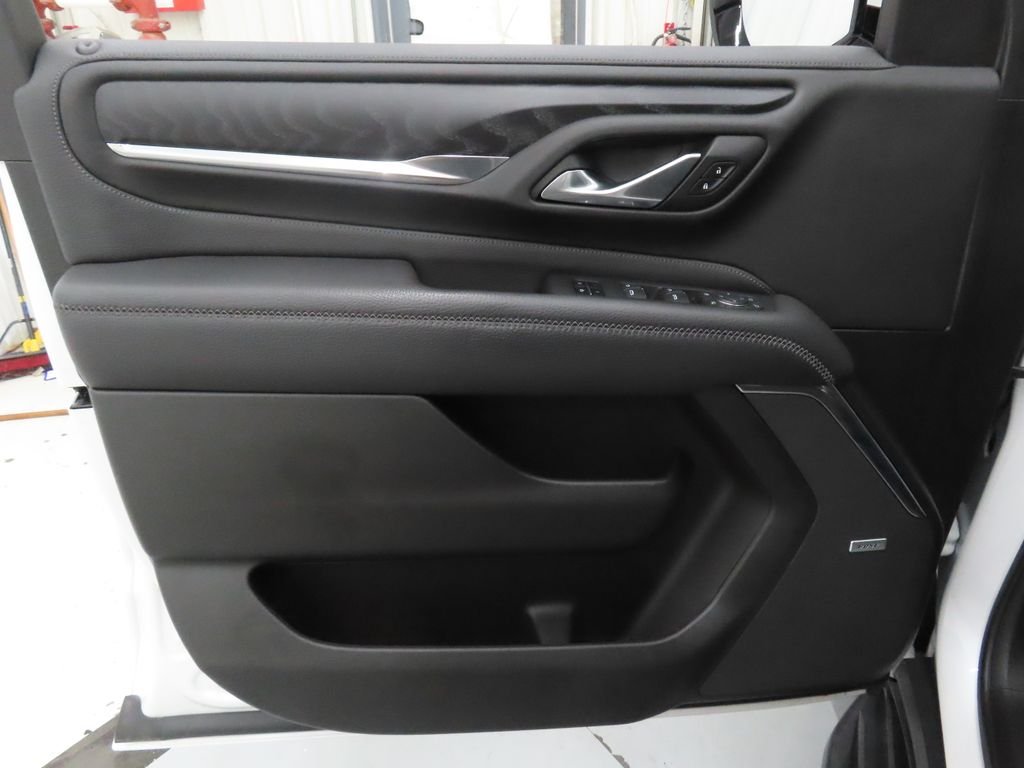 Used 2023 White GMC Denali image 9