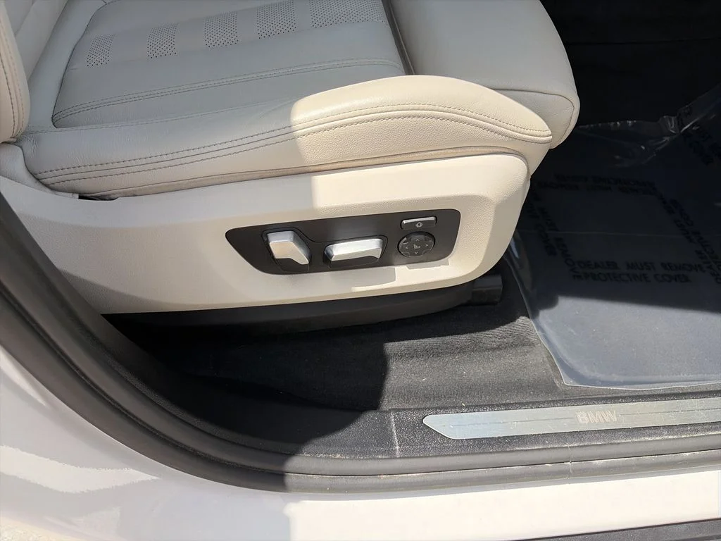 Used 2020 White BMW sDrive40i image 39