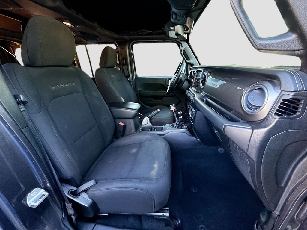 Used 2018 Granite Crystal Metallic Clearcoat Jeep Sahara image 28