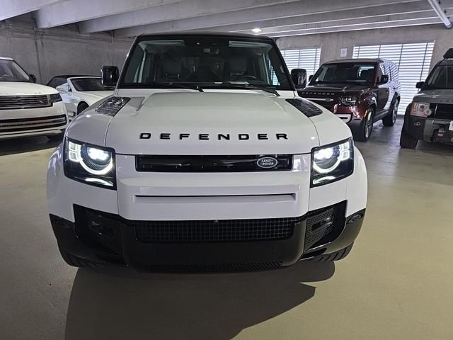 Used 2024 Fuji White Land Rover X-Dynamic SE image 8