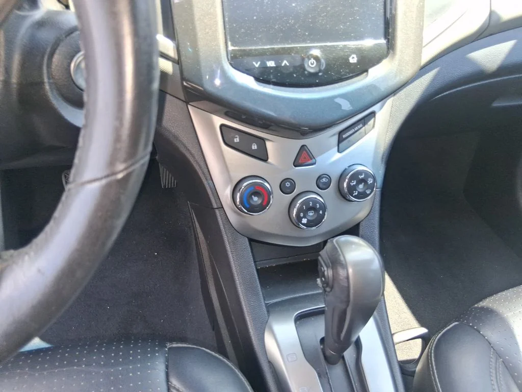 Used 2014 White Chevrolet LTZ image 14