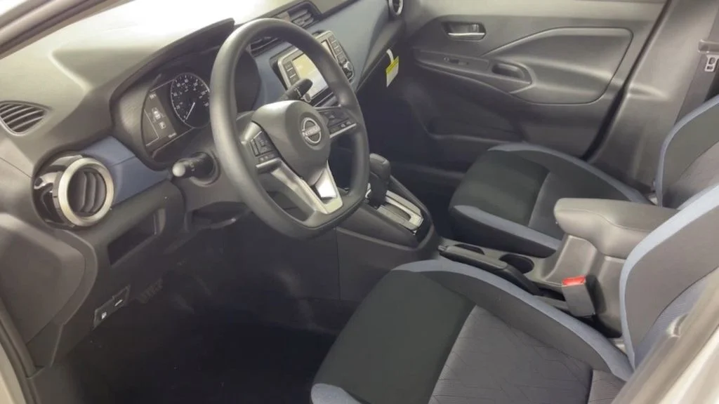 Used 2025 Silver Nissan 1.6 SV image 11