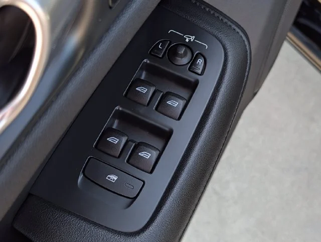 Used 2024 Black Volvo B5 Core Dark Theme image 17
