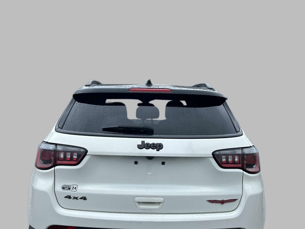 Used 2018 White Jeep Trailhawk image 4