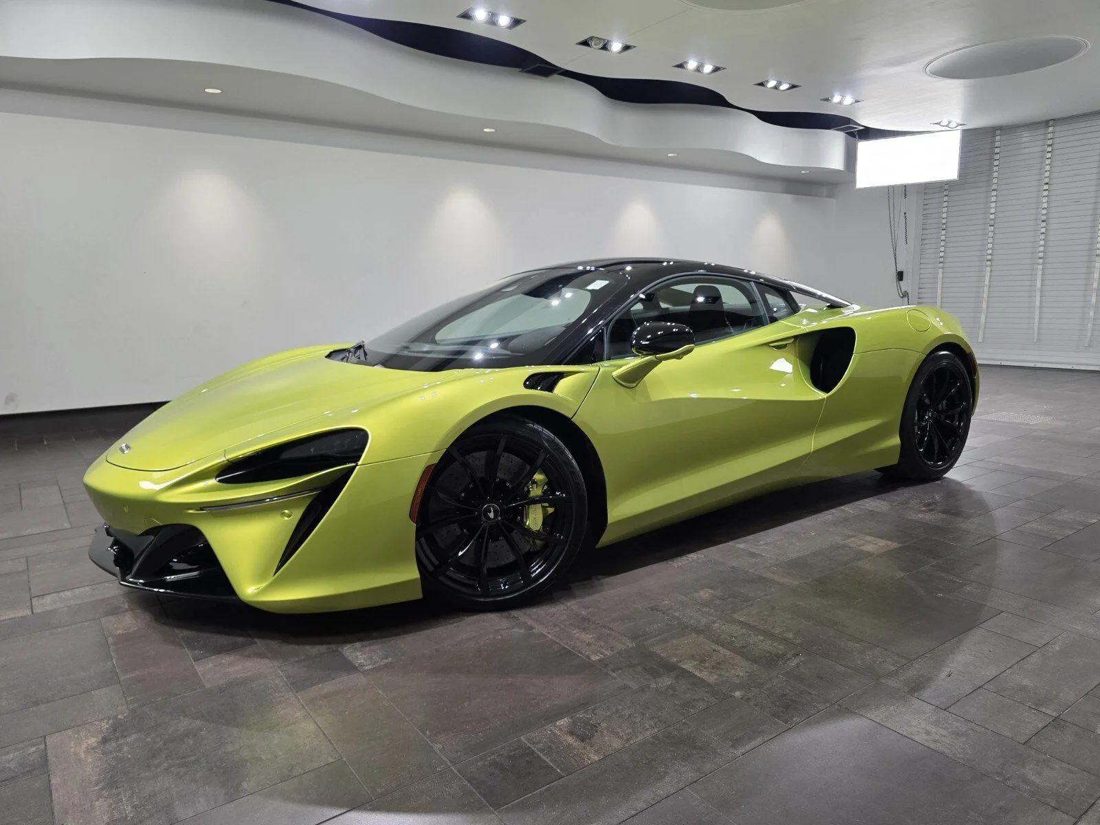 2023 McLaren Artura