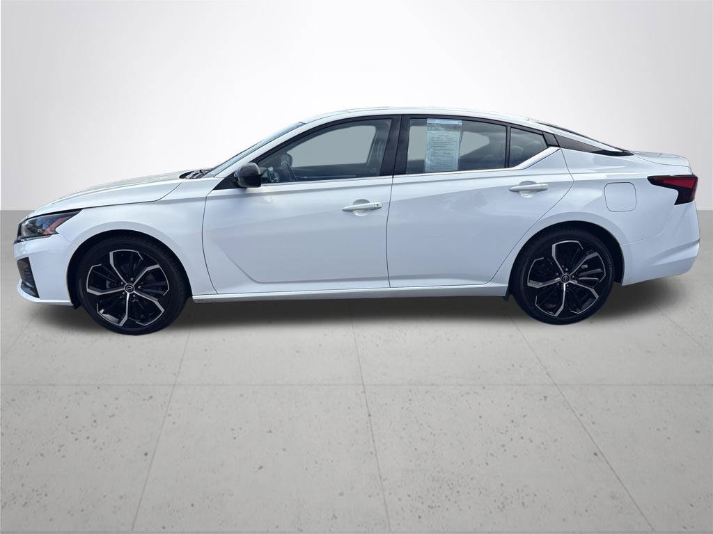 Used 2024 White Nissan 2.5 SR image 11