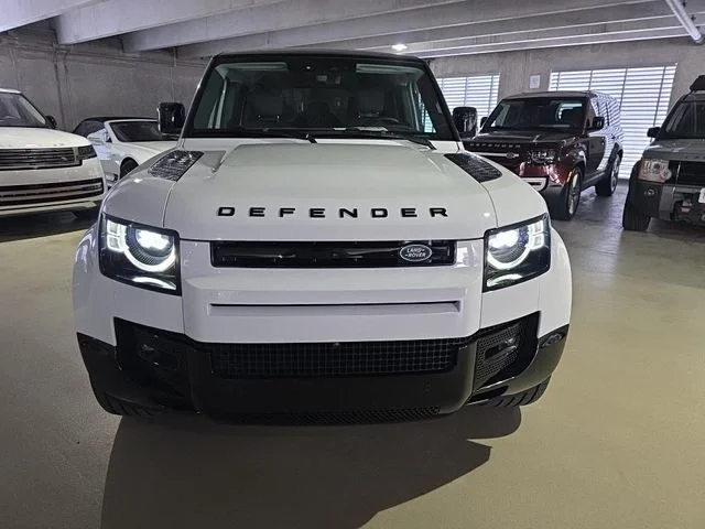 Used 2024 Fuji White Land Rover X-Dynamic SE image 8