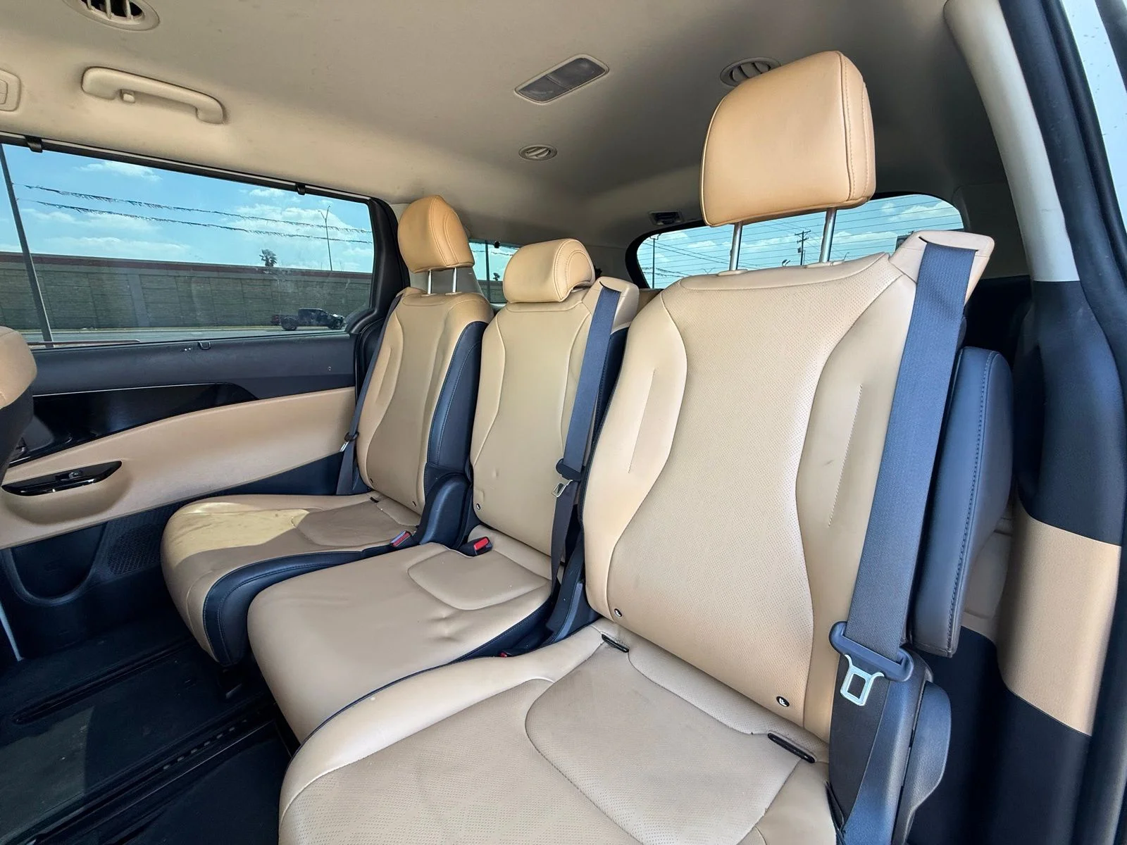 2022 Kia Carnival EX - Photo 13