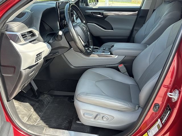 Used 2023 Red Toyota Platinum image 21