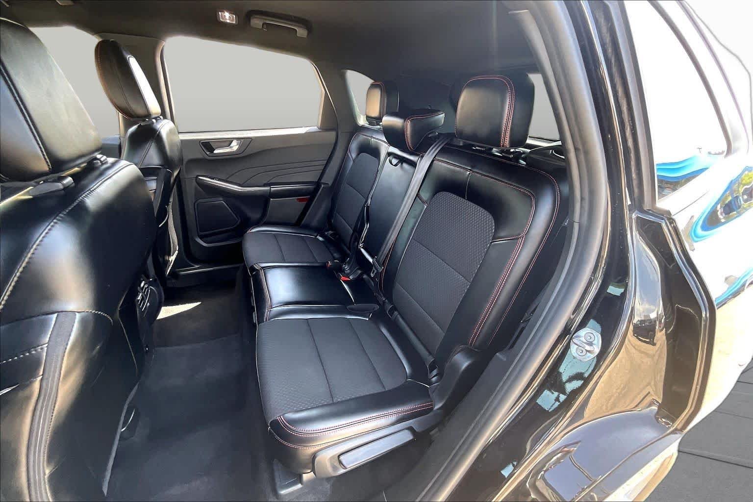 Used 2024 Agate Black Metallic Ford ST-Line image 19