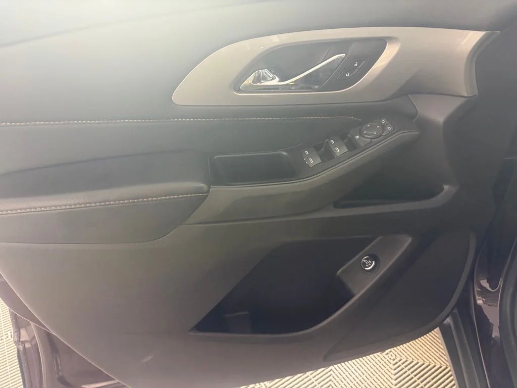 Used 2018 Black Chevrolet LT image 11
