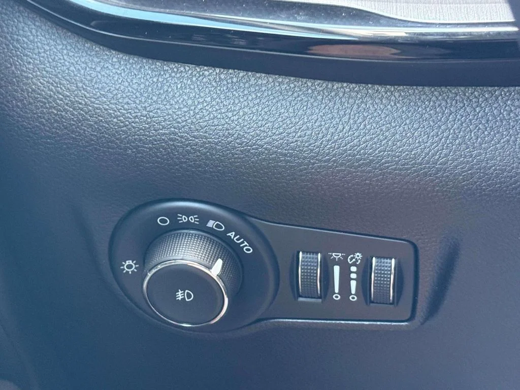 Used 2022 White Jeep Trailhawk image 20