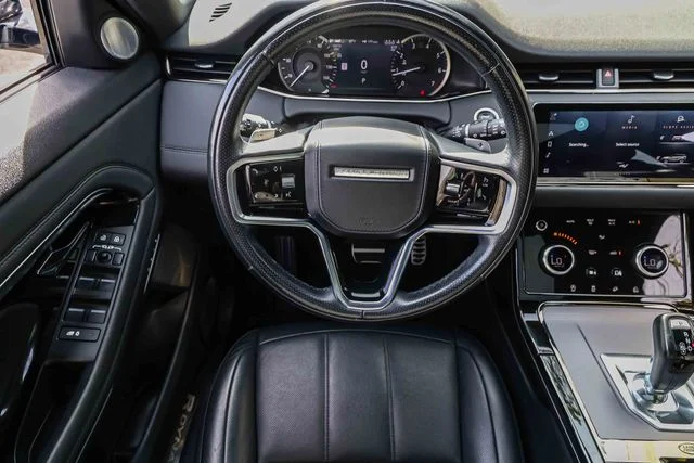 Used 2023  Land Rover R-Dynamic SE image 17