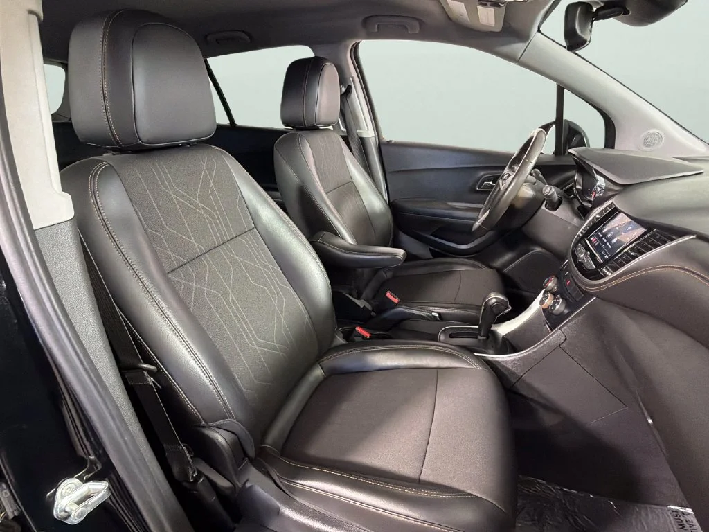 Used 2020 MOSAIC BLACK METALLIC Chevrolet LT image 31