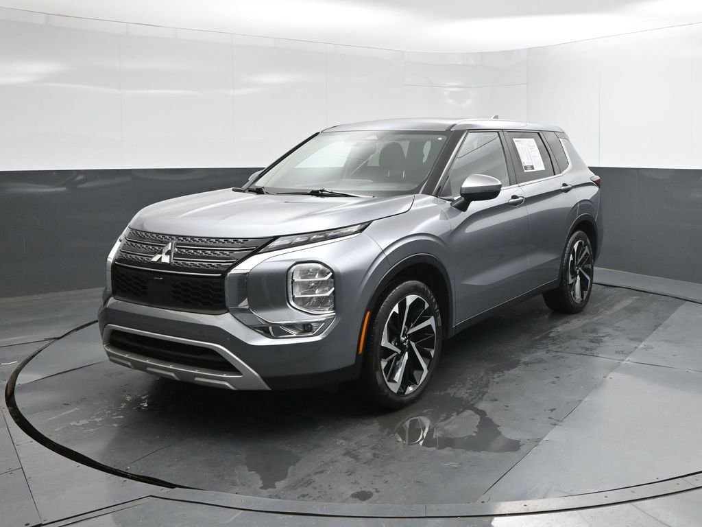 2024 Mitsubishi Outlander SE 2WD's photo