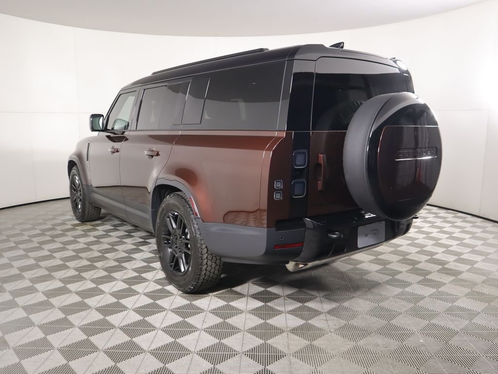 New 2026 Sedona Red Land Rover S image 7