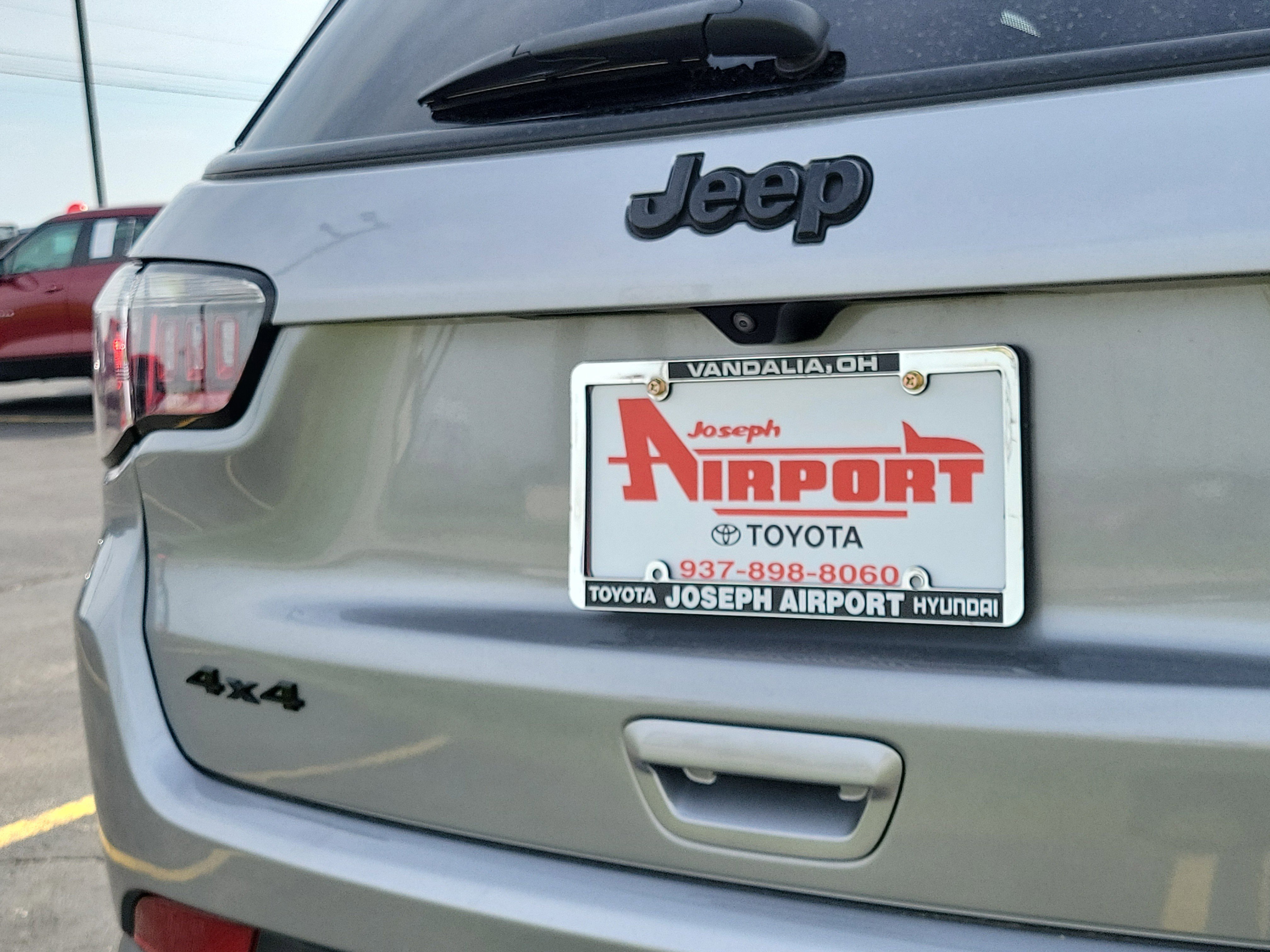 Used 2022 Billet Silver Metallic Clearcoat Jeep Altitude image 7