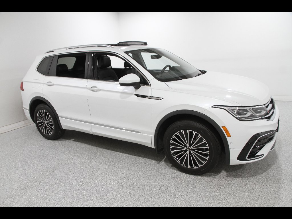 2023 Volkswagen Tiguan 2.0T SEL R-Line 4Motion's photo