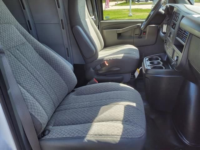 2025 Chevrolet Express Cargo Work Van - Photo 12