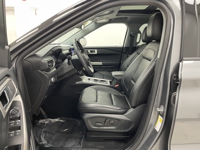 2022 Ford Explorer XLT photo 3
