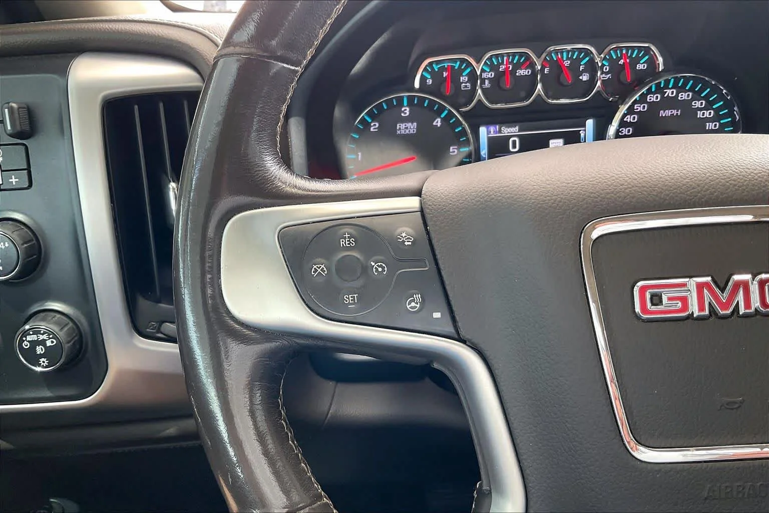 Used 2018 White Frost Tricoat GMC SLT image 22