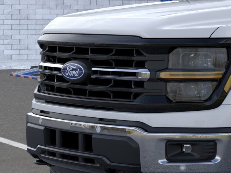 New 2026 Oxford White Ford XLT image 17