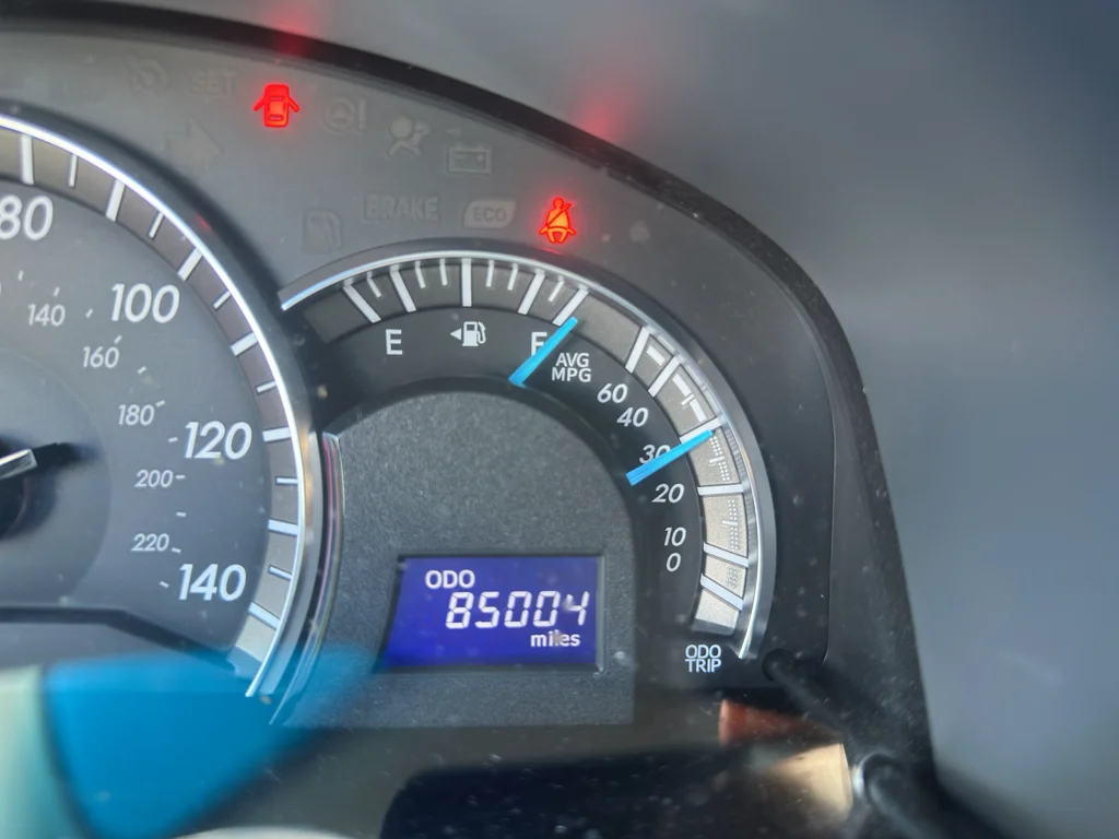 Used 2014 Classic Silver Metallic Toyota SE image 9