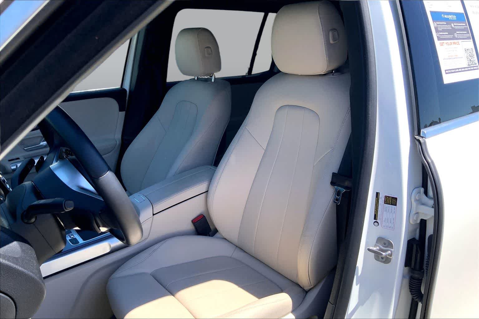 Certified Used 2025 Polar White Mercedes-Benz GLB 250 image 8