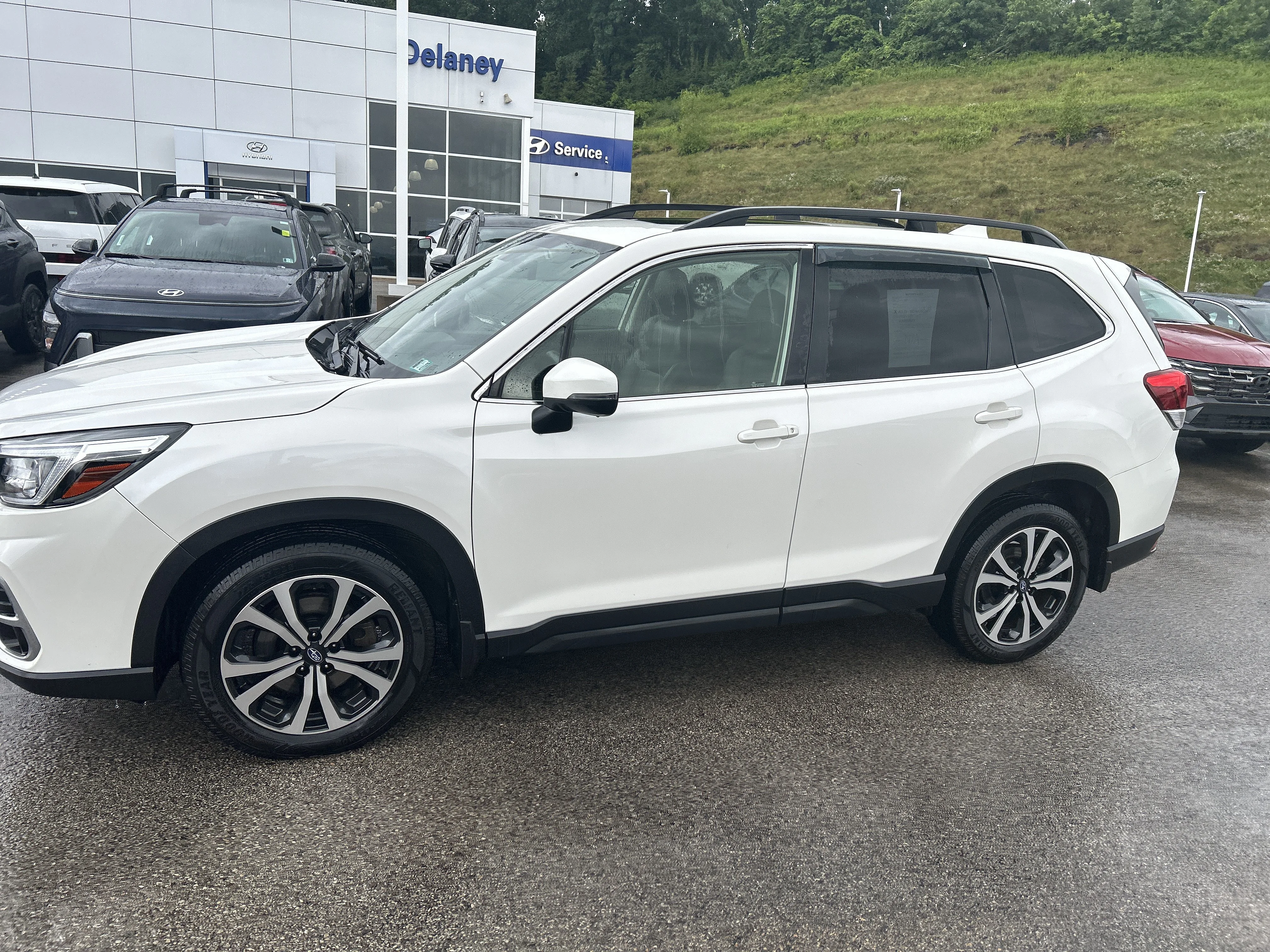 Used 2019 Crystal White Pearl Subaru Limited image 9