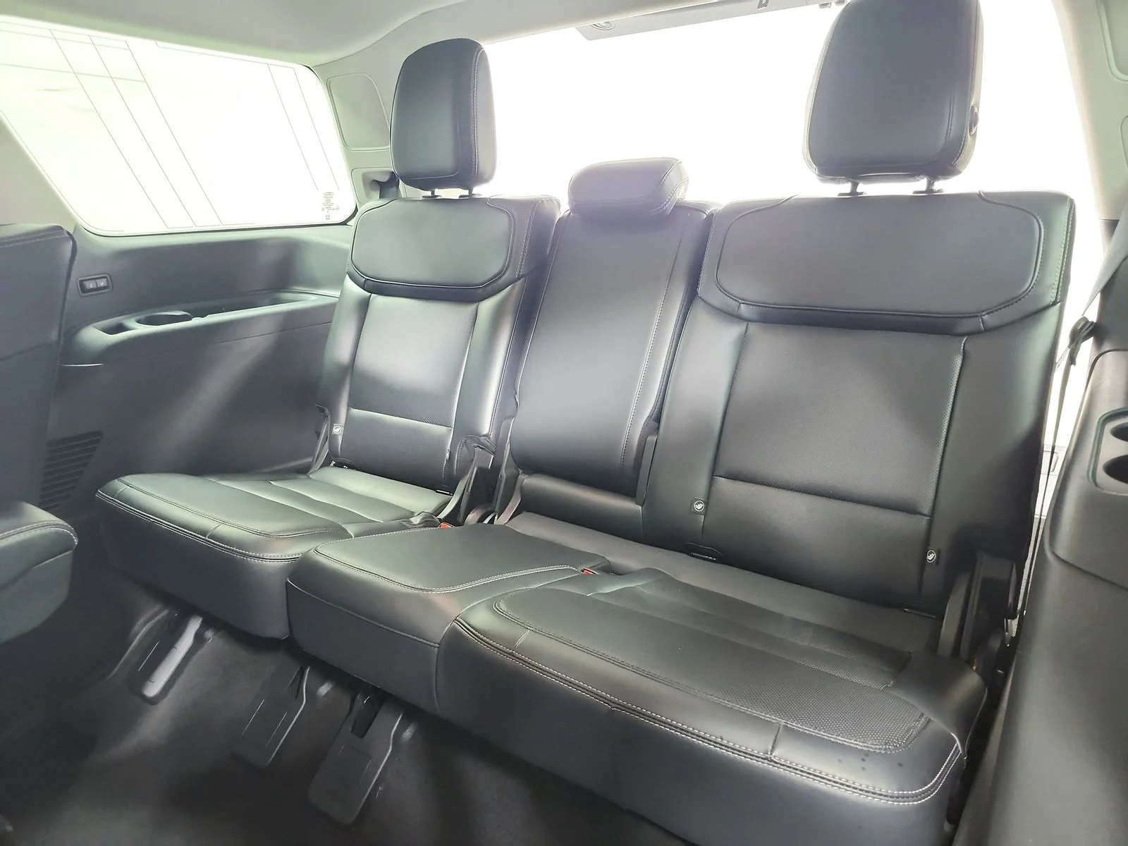 Used 2025 Agate Black Metallic Ford Platinum image 37