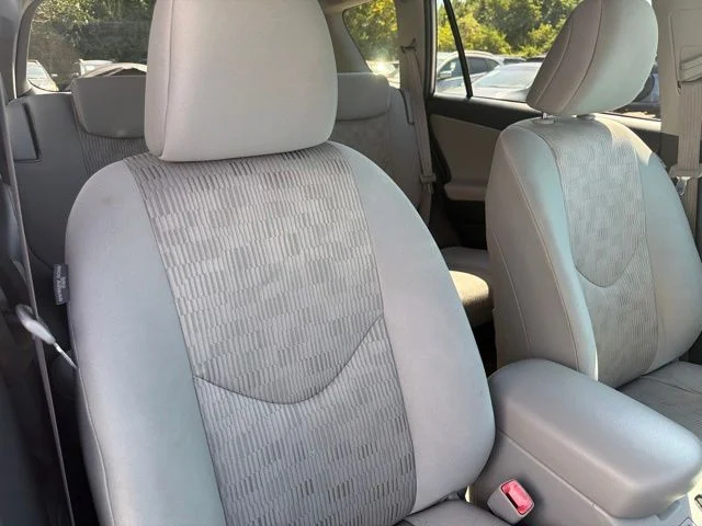 Used 2010 Silver Toyota Base image 29