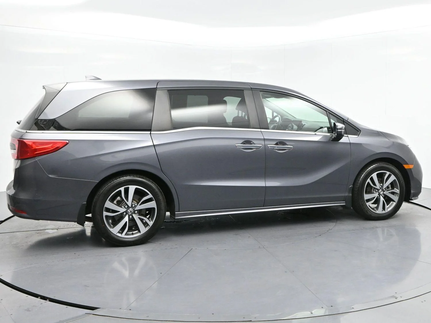 Used 2023 Modern Steel Metallic Honda Touring image 8