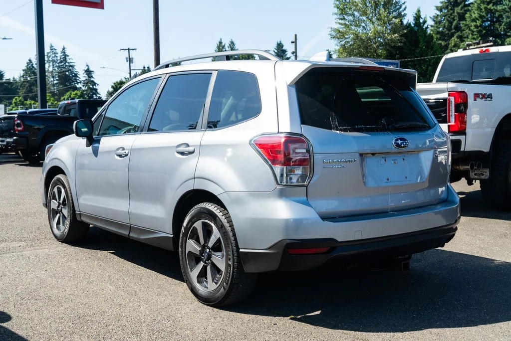 Used 2017 Silver Subaru 2.5i Premium image 4