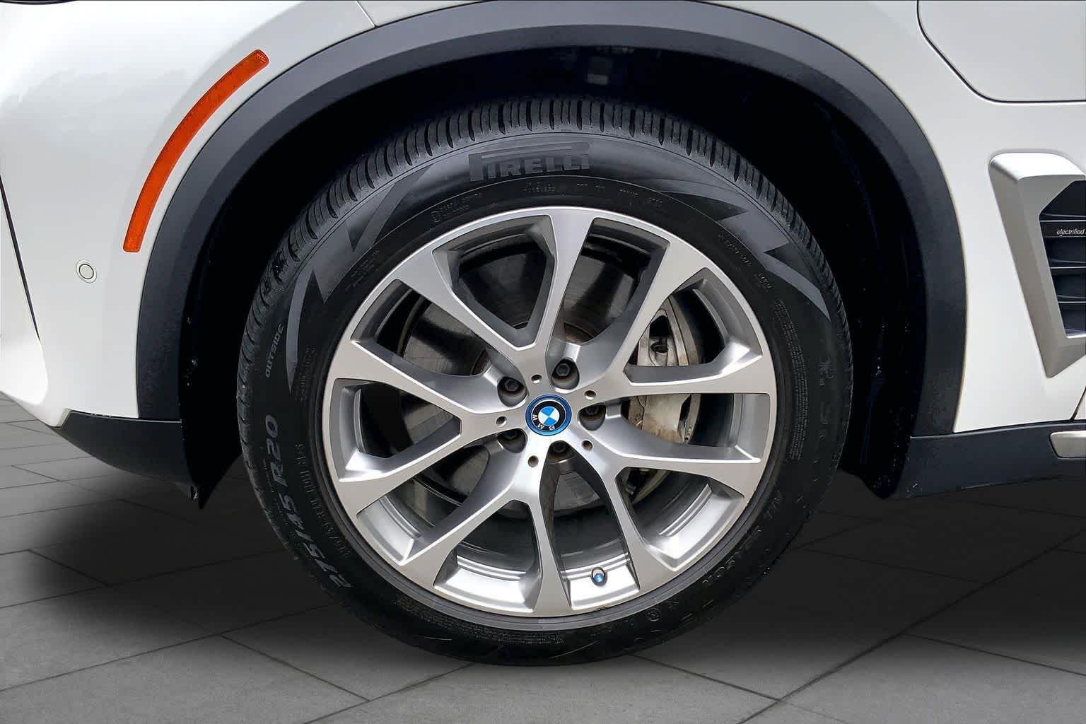 Used 2024 Mineral White Metallic BMW xDrive50e image 10