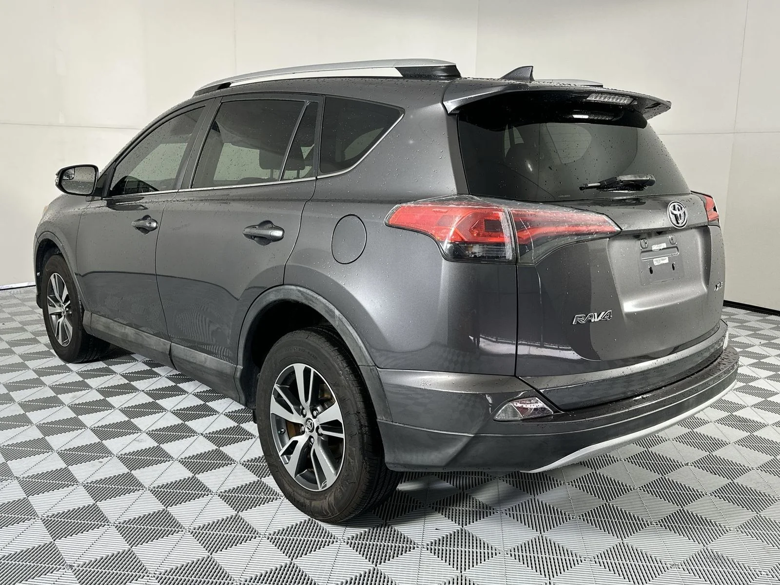 Used 2016 Gray Toyota XLE image 6