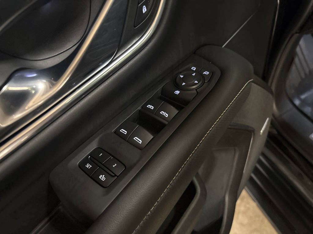 Used 2023 Onyx Black GMC SLT image 16