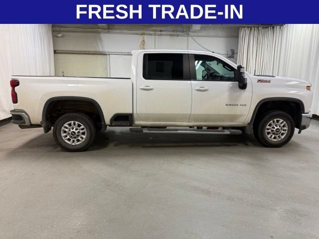 Used 2020 SUMMIT WHITE Chevrolet LT image 3