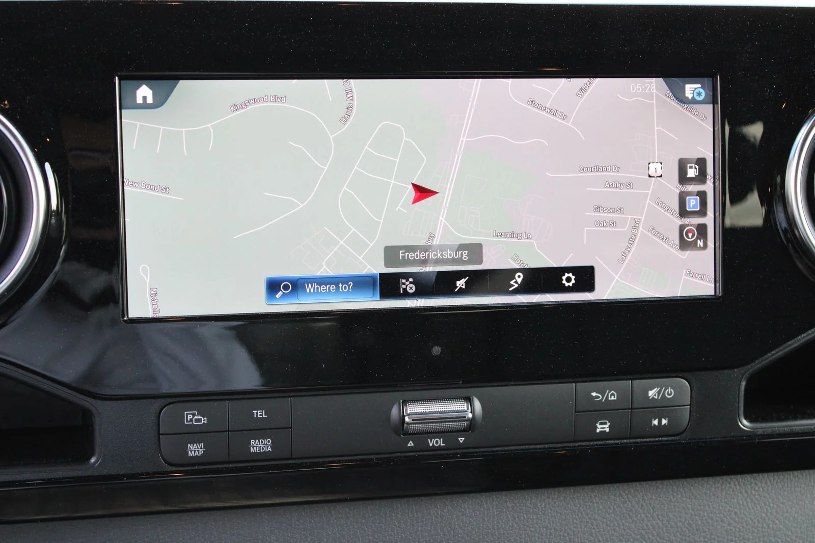 Used 2022  Mercedes-Benz Crew 144 WB image 5