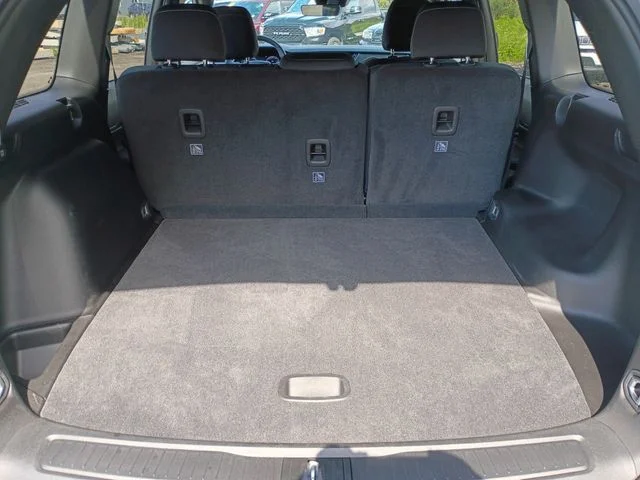 Used 2025 Silver Jeep Laredo X image 19