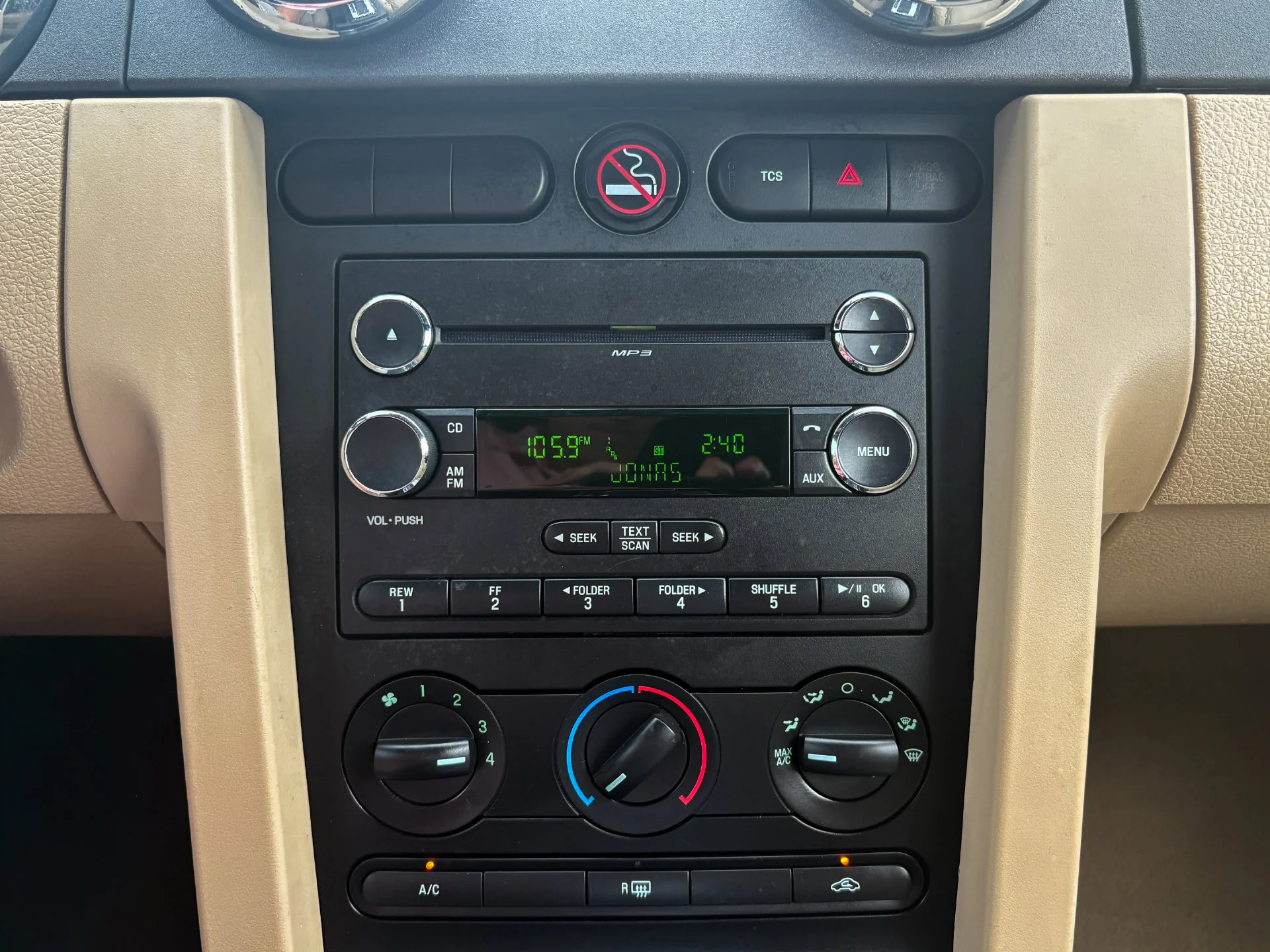 Used 2009 Red Ford V6 image 26