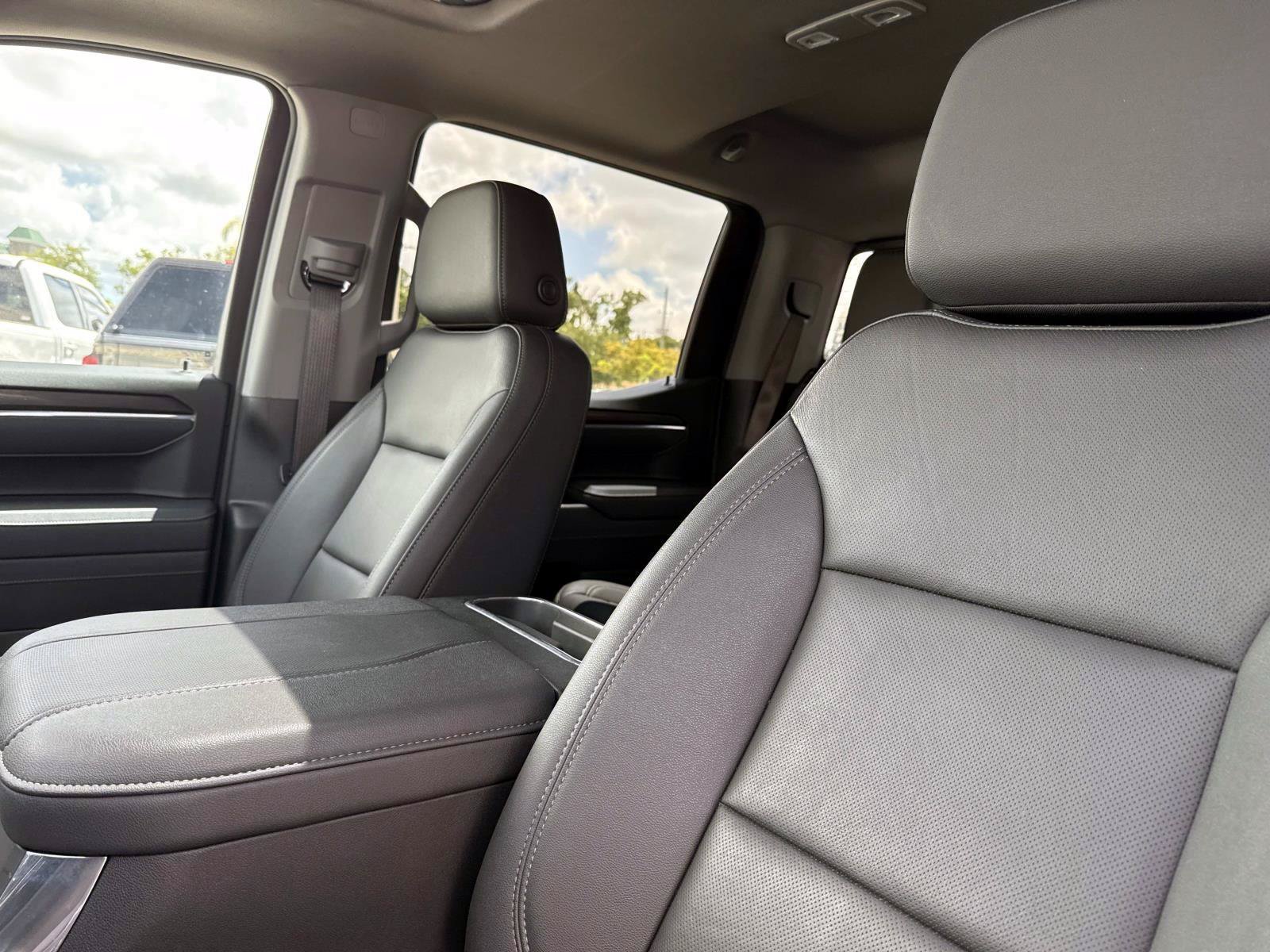 Used 2025 Onyx Black GMC SLT image 23