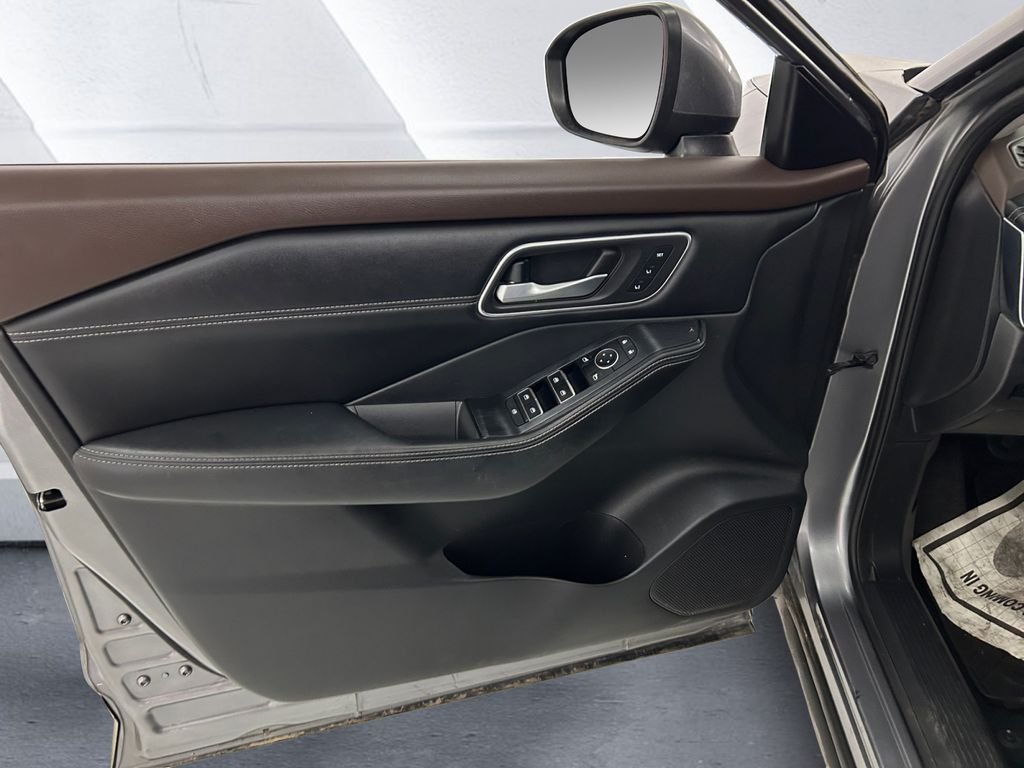 Used 2021 Gray Nissan SL image 12