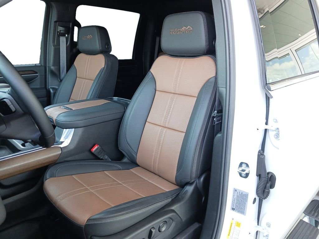 Used 2024 White Chevrolet High Country image 28