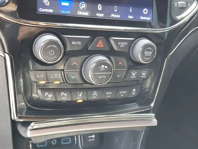 Used 2019 Billet Silver M Jeep High Altitude image 19