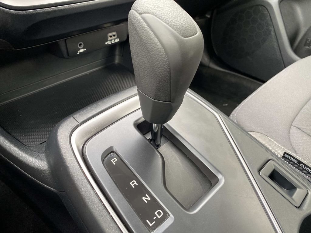 Used 2025 White Subaru Base image 32